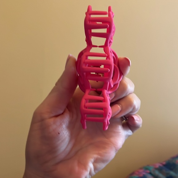 Matte Large Cutout Flower Petal Hair Claw Clip in Hot Pink - Picture 5 of 8